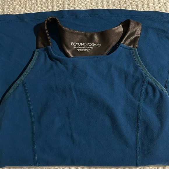 2 Beyond Yoga criss cross Tanks - bundle - Picture 5 of 6